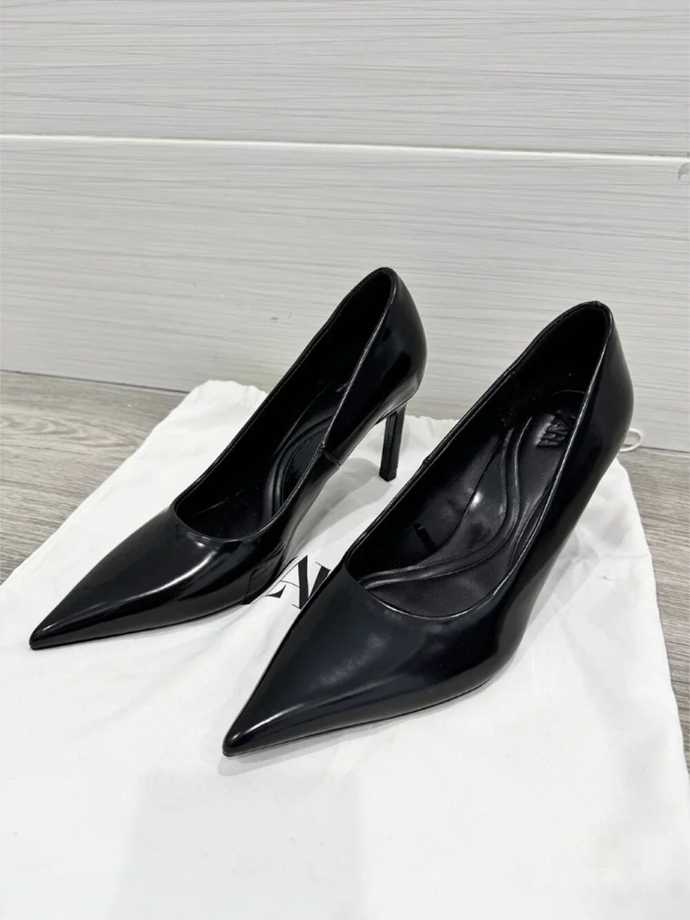 NEW Zara Classic Pointed Toe Black Pump Heels size 35 - Picture 2 of 6